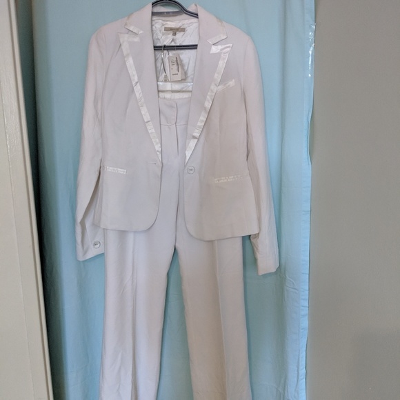 Jacket and pants suit - Picture 1 of 3